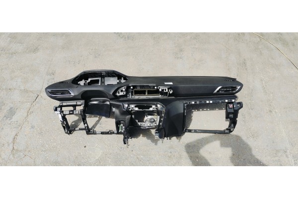 Recambio de salpicadero para peugeot 3008 1.5hdi 130 fap referencia OEM IAM 9810439880  