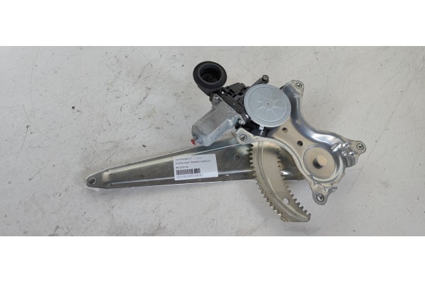 Recambio de elevalunas trasero derecho para toyota rav 4 referencia OEM IAM 8572035140  