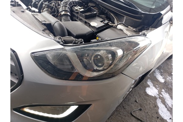 Recambio de faro izquierdo para hyundai i30 (gd) klass bluedrive referencia OEM IAM   