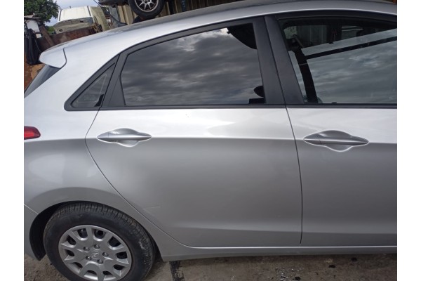 Recambio de puerta trasera derecha para hyundai i30 (gd) klass bluedrive referencia OEM IAM   