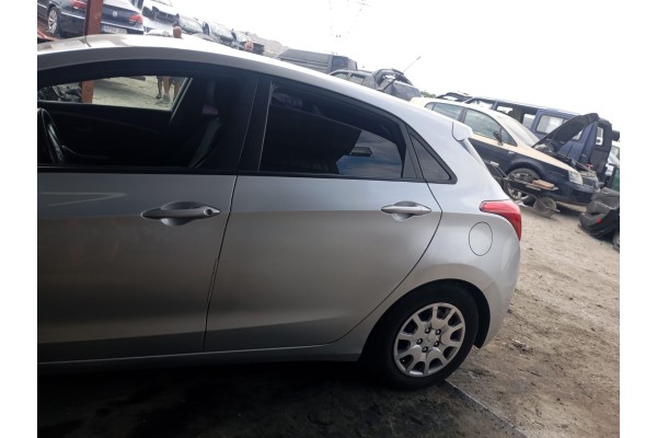 Recambio de puerta trasera izquierda para hyundai i30 (gd) style referencia OEM IAM   