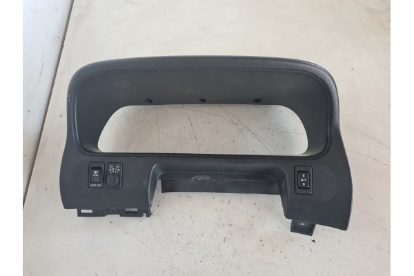 Recambio de moldura para nissan navara pick-up (d40m) 2.5 dci cat referencia OEM IAM 682404KJ5A  