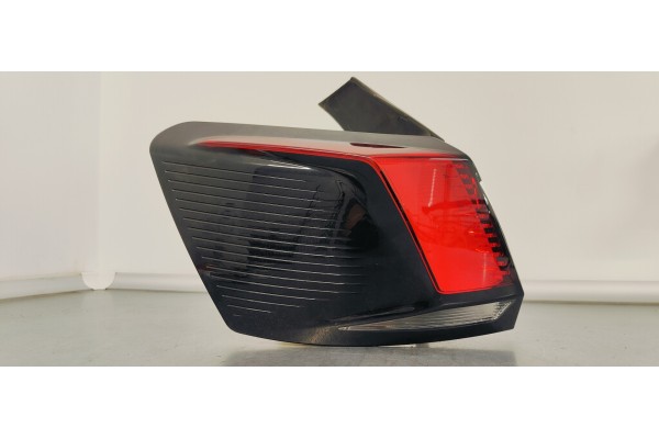 Recambio de piloto trasero izquierdo para peugeot 3008 1.5hdi 130 fap referencia OEM IAM 9810477180  