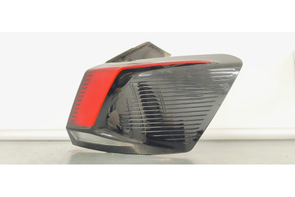 Recambio de piloto trasero derecho para peugeot 3008 1.5hdi 130 fap referencia OEM IAM 9810477080  