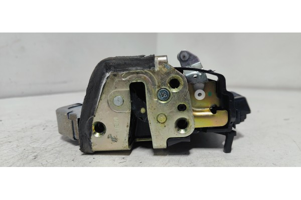 Recambio de cerradura puerta trasera derecha para lexus rx 300(mcu35) 3.0 v6 cat referencia OEM IAM   