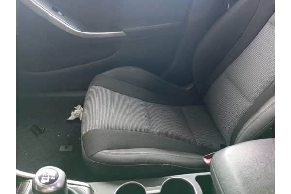 Recambio de asiento delantero derecho para hyundai i30 (gd) style referencia OEM IAM   