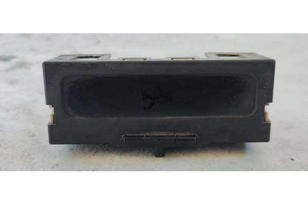 Recambio de pantalla multifuncion para renault megane ii berlina 5p confort dynamique referencia OEM IAM 8200107839B  