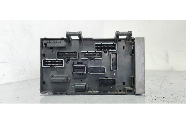 Recambio de caja reles / fusibles para chrysler voyager (rg) 2.8 crd lx grand voyager referencia OEM IAM 05144579ABA  
