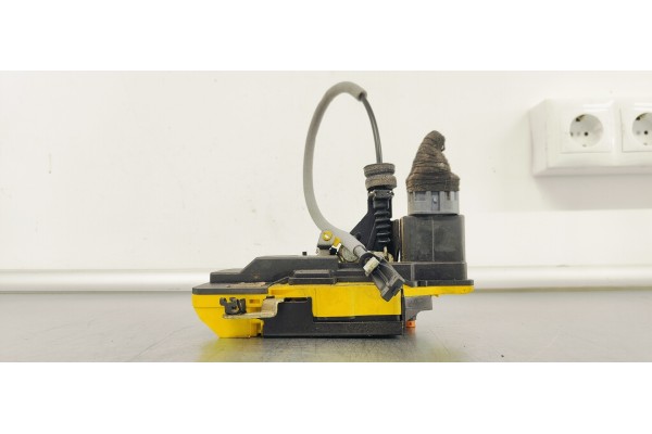 Recambio de cerradura puerta trasera derecha para volvo xc90 2.4 d5 163 4x4 referencia OEM IAM   