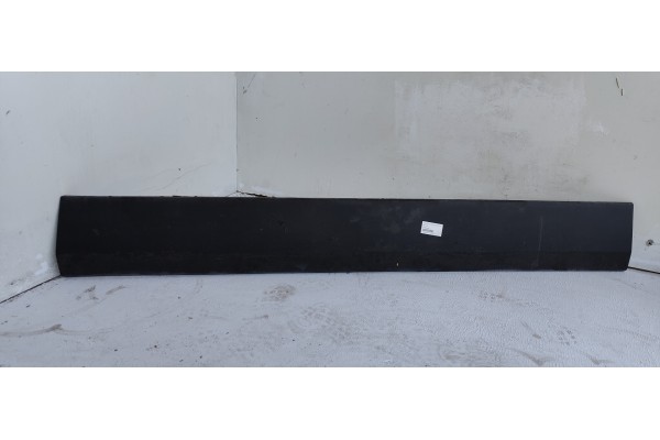 Recambio de moldura para volkswagen crafter combi (2e) 2.5 tdi dpf referencia OEM IAM A9066900762  