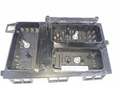 Recambio de caja reles / fusibles para opel astra h berlina 1.7 16v cdti referencia OEM IAM 13145035 74338100 