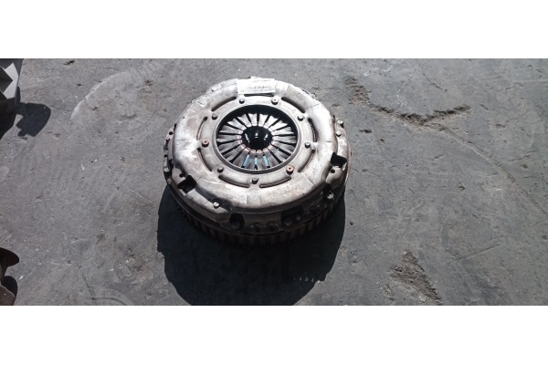Recambio de kit embrague para hyundai i30 1.6 crdi cat referencia OEM IAM   