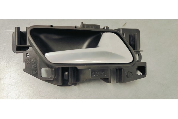 Recambio de maneta interior trasera derecha para peugeot 3008 1.5hdi 130 fap referencia OEM IAM 98201552VV  