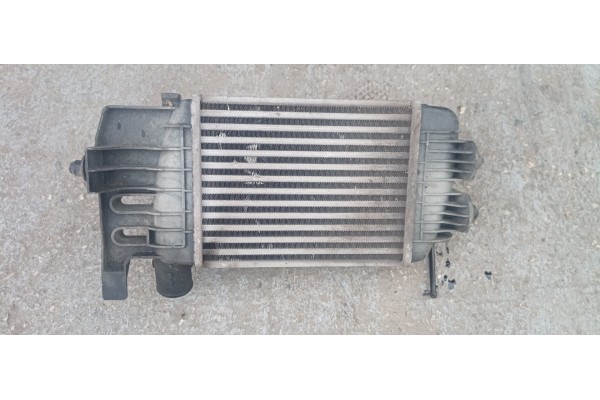 Recambio de intercooler para toyota yaris (ksp9/scp9/nlp9) 1.4 turbodiesel cat referencia OEM IAM 2760821735  