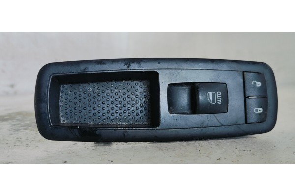 Recambio de mando elevalunas delantero derecho para lancia thema 3.0jtd 240 fap referencia OEM IAM 56046822AC  