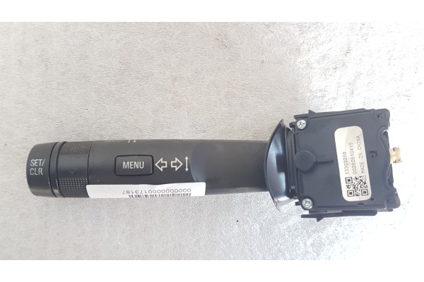 Recambio de mando intermitentes para opel astra j lim. 1.3 cdti 95 fap referencia OEM IAM 13303268  