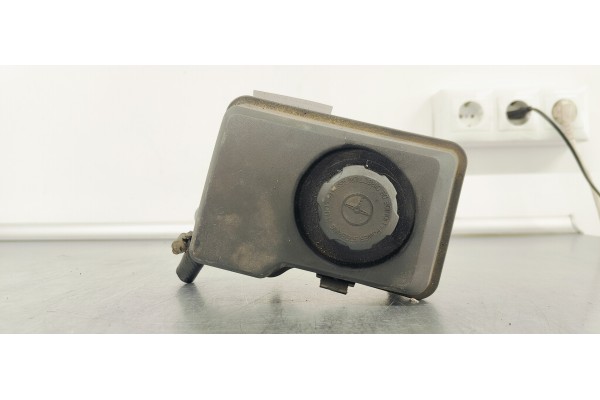 Recambio de deposito servo para volvo xc90 2.4 d5 163 4x4 referencia OEM IAM 30680304  