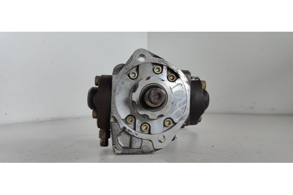 Recambio de bomba inyeccion para toyota avensis berlina (t25) 2.0 d-cat referencia OEM IAM 221000G010  
