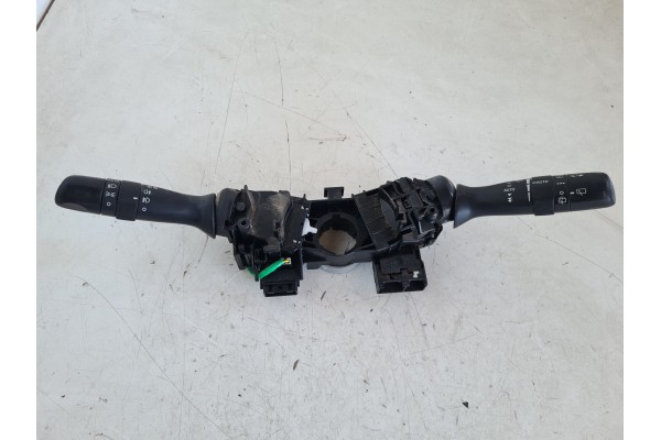 Recambio de mando multifuncion para toyota yaris referencia OEM IAM 173832  