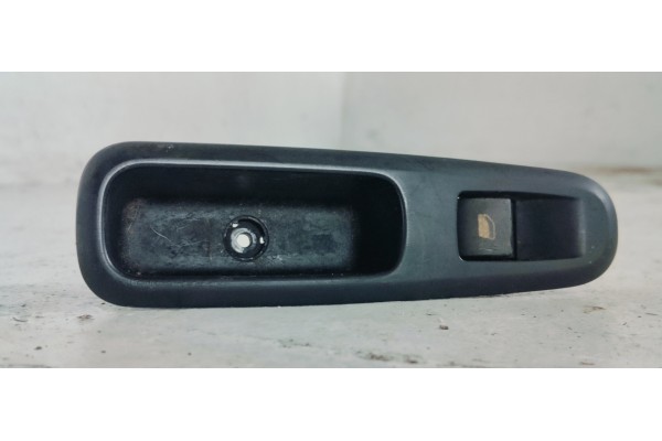 Recambio de mando elevalunas trasero derecho para peugeot 5008 1.6 hdi 110 fap referencia OEM IAM 96652794ZD  