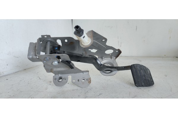 Recambio de pedal freno para renault megane iii berlina 5 p dynamique referencia OEM IAM   