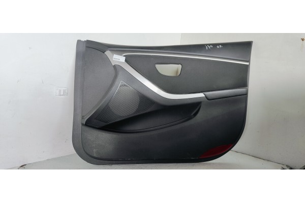 Recambio de guarnecido puerta delantera derecha para hyundai i30 (gd) klass bluedrive referencia OEM IAM   