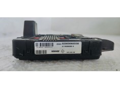 Recambio de caja reles / fusibles para renault megane ii classic berlina confort expression referencia OEM IAM 8200306033B  
