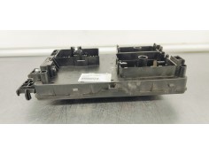 Recambio de caja reles / fusibles para opel insignia berlina 2.0 cdti referencia OEM IAM 22933570  