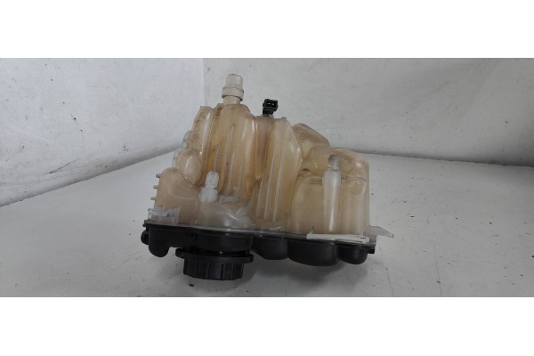 Recambio de deposito expansion para jaguar f-pace 2.0 diesel cat referencia OEM IAM GX738A080AC HX738A080AA 