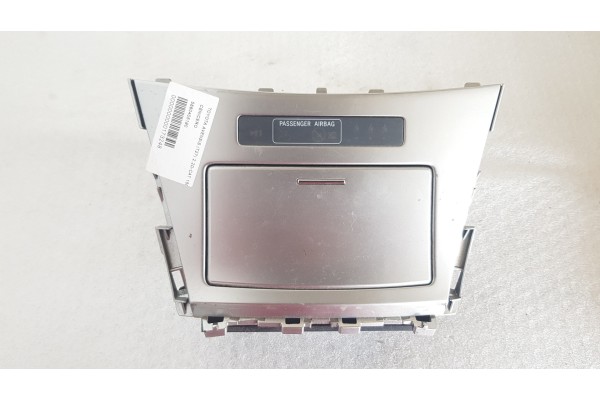 Recambio de cenicero para toyota avensis (t27) 2.2d-cat 150 fap referencia OEM IAM 5880405190  