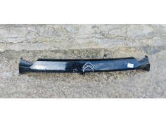 Recambio de molduras traseras para citroen c4 berlina 1.5 hdi 130 fap referencia OEM IAM 9838657780  