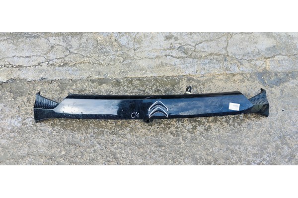 Recambio de molduras traseras para citroen c4 berlina 1.5 hdi 130 fap referencia OEM IAM 9838657780  