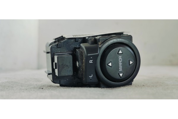 Recambio de mando retrovisor para kia stonic (ybcuv) 1.2 i 85 referencia OEM IAM 4D64801160  