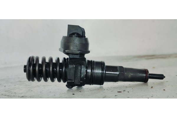 Recambio de inyector para volkswagen touareg (7la) 2.5tdi 175 4x4 referencia OEM IAM 07Z130073F  