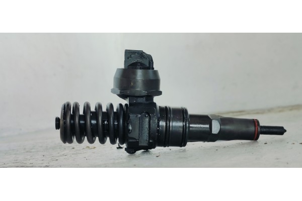 Recambio de inyector para volkswagen touareg (7la) 2.5tdi 175 4x4 referencia OEM IAM 07Z130073F  