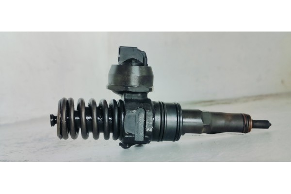 Recambio de inyector para volkswagen touareg (7la) 2.5tdi 175 4x4 referencia OEM IAM 07Z130073F  