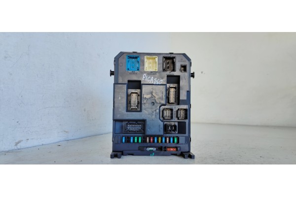 Recambio de caja reles / fusibles para citroen c3 picasso exclusive referencia OEM IAM 9664983480  