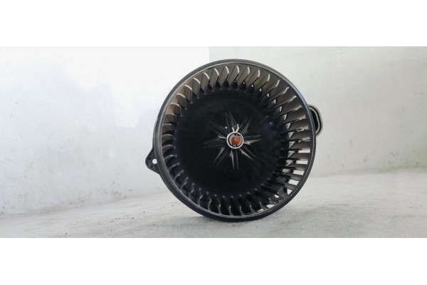 Recambio de ventilador calefaccion para kia stonic (ybcuv) 1.2 i 85 referencia OEM IAM F00S3B2570  