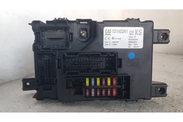 Recambio de caja reles / fusibles para opel corsa d cosmo referencia OEM IAM 13142241  