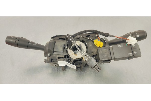 Recambio de mando multifuncion para renault captur 1.5 dci 90 fap referencia OEM IAM 255675887R  