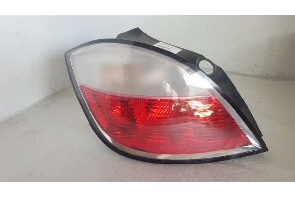 Recambio de piloto trasero izquierdo para opel astra h ber. 1.6 i referencia OEM IAM   