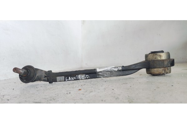 Recambio de brazo suspension delantero derecho para lancia thema 3.0jtd 240 fap referencia OEM IAM D4512  