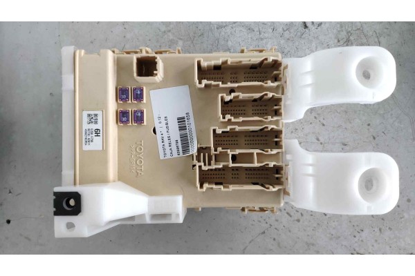 Recambio de caja reles / fusibles para toyota rav 4 referencia OEM IAM 63586798 8273042811 