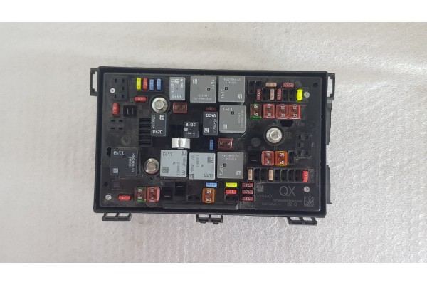 Recambio de caja reles / fusibles para opel astra j lim. berlina fase 1 referencia OEM IAM 13313207  