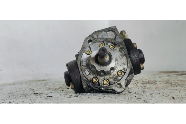 Recambio de bomba inyeccion para toyota corolla verso (e12) 2.0d4d 115 referencia OEM IAM 221000G010  