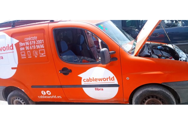Recambio de puerta delantera derecha para fiat doblo i cargo 1.3 16v jtd cat referencia OEM IAM   