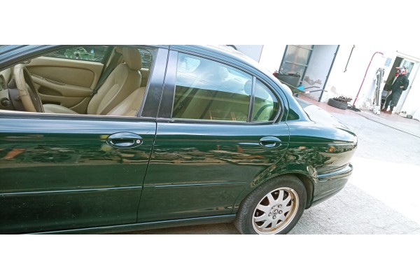 Recambio de puerta trasera izquierda para jaguar x-type 2.0 d executive referencia OEM IAM   