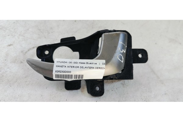 Recambio de maneta interior delantera derecha para hyundai i30 (gd) klass bluedrive referencia OEM IAM 82623GD000  