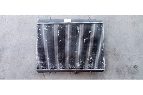 Recambio de radiador agua para peugeot 308 confort referencia OEM IAM 9657576580  