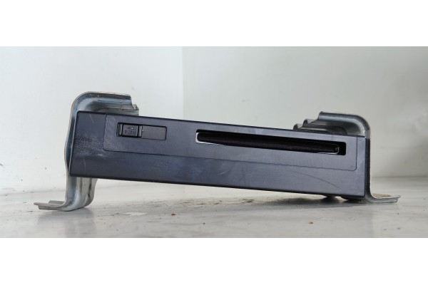 Recambio de sistema dvd para lexus rx300 (mcu15) luxury referencia OEM IAM 8684147030  